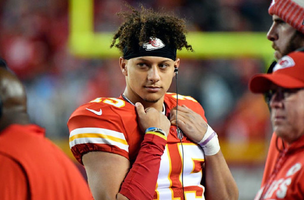 Patrick Mahomes has been taken to the locker room, after suffering a scary-looking ankle/leg injury.  It looks like it could be a high ankle sprain or an MCL sprain. It was bad looking. 