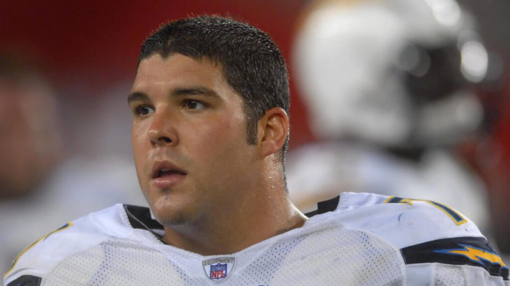 Ohio State's star offensive tackle Shane Olivea died last night at the age of 40-years-old.  Olivea was drafted in the seventh round of the 2004 NFL Draft by the San Diego Chargers. 