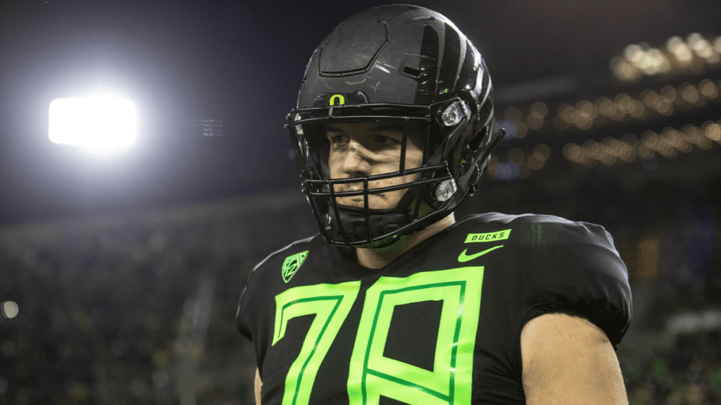 Alex Forsyth is a mauler and very effective run blocker for the Oregon Ducks offensive line. Hula Bowl scout Bryan Ault breaks down the strengths and weaknesses of Forsyth as an NFL Prospect in this article.