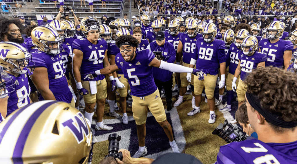 Alex Cook as proven to be a quality veteran leader among his teammates at the University of Washington.  Hula Bowl Scout Elijah Ballew breaks down the strengths and weaknesses of Cook as an NFL Prospect in his report.